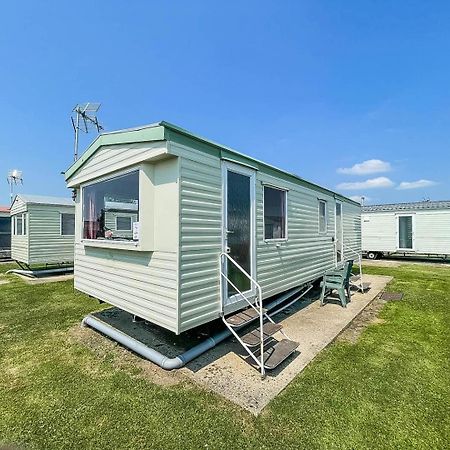 6 Berth Caravan For Hire At Martello Beach Holiday Park In Essex Ref 29017Y Hotel แคลกตัน-ออน-ซี ภายนอก รูปภาพ