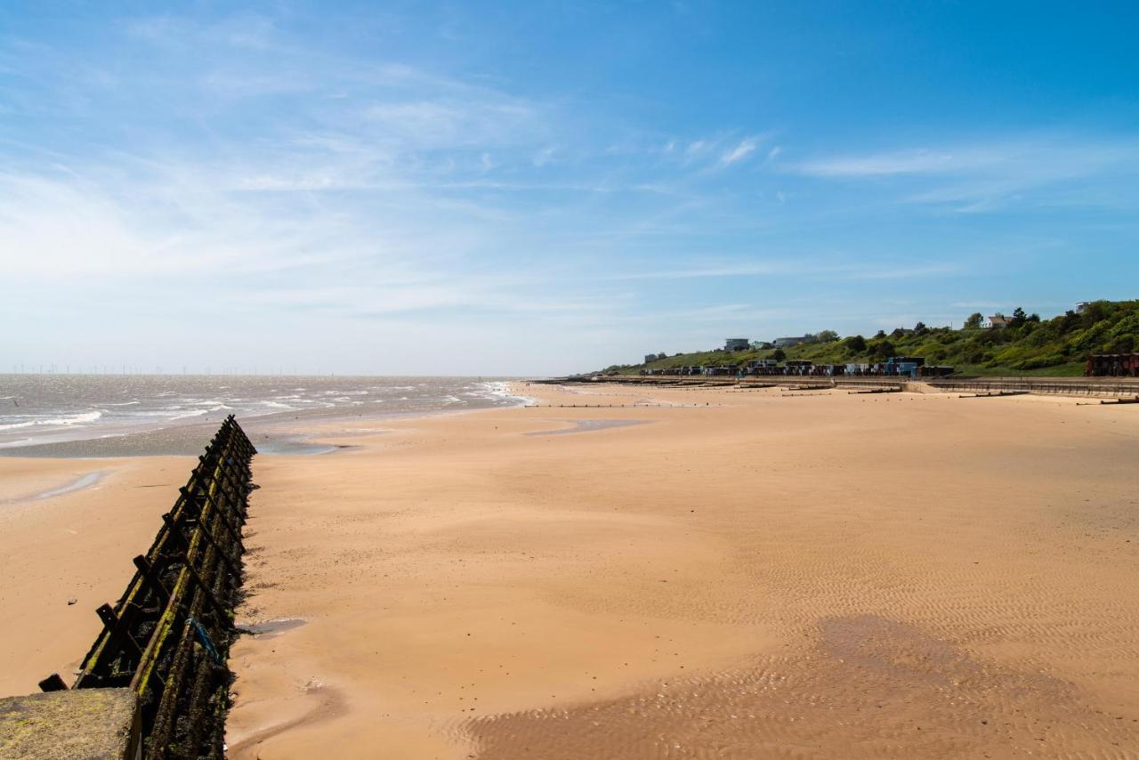 6 Berth Caravan For Hire At Martello Beach Holiday Park In Essex Ref 29017Y Hotel แคลกตัน-ออน-ซี ภายนอก รูปภาพ